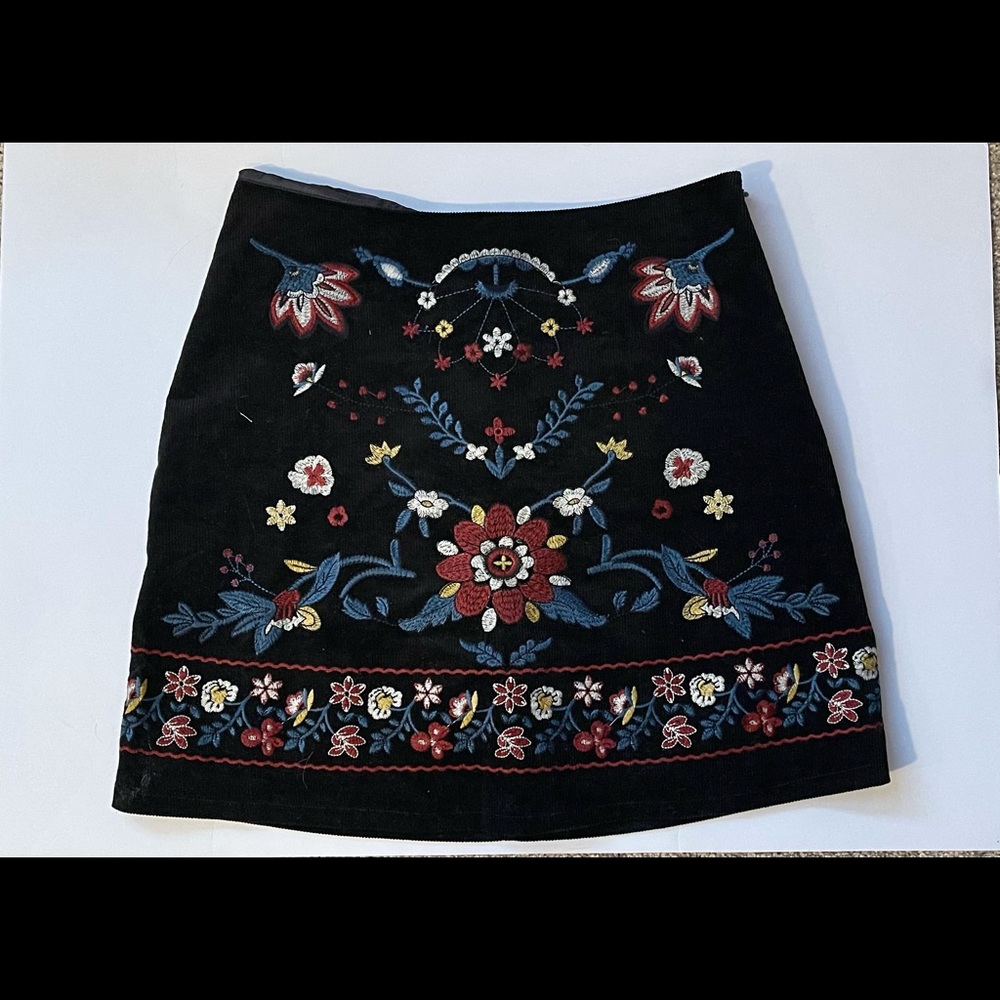 NWOT Miami Francessca’s  suede skirt - size M